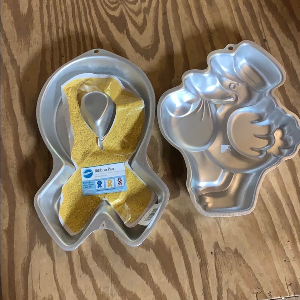 Assorted Wilton cake pans